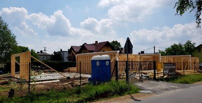 Budowa konstrukcji szkieletu szeregówki w Wilkowicach koło Bielska-Białej