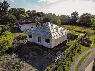 Prace przy konstrukcji ścian domu w technologii szkieletowej, Chybie, Czechowice-Dziedzice