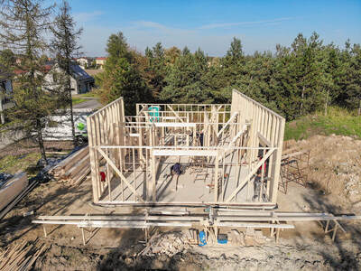 Budowa konstrukcji domu szkieletowego w Przezchlebiu koło Gliwice