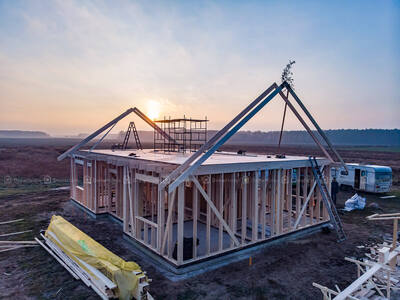 Budowa konstrukcji domu szkieletowego w Jelczu-Laskowicach