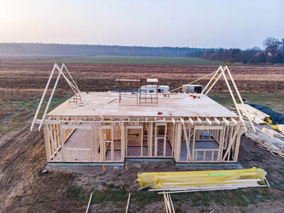Budowa konstrukcji domu szkieletowego w Jelczu-Laskowicach