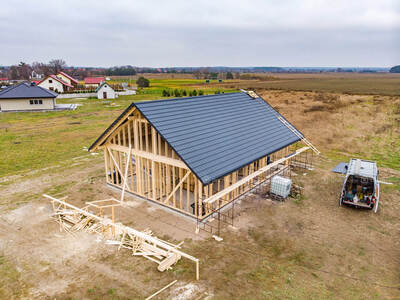 Budowa dachu domu szkieletowego w miejscowości Jelcz-Laskowice