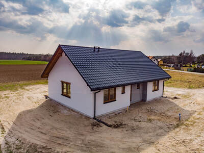 Gotowa elewacja na zakończonej budowie domu szkieletowego w miejscowości Jelcz-Laskowice