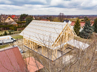 Budowa konstrukcji domu szkieletowego w Jasieniu koło Brzeska