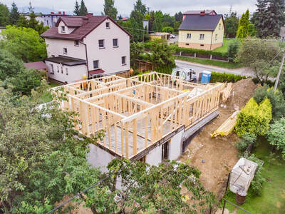 Budowa konstrukcji domu kanadyjskiego w Bielsku-Białej