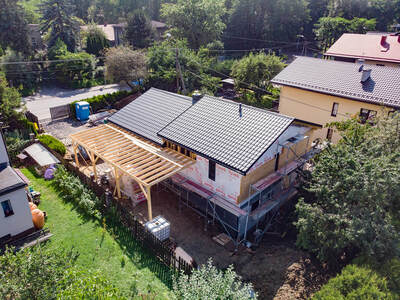 Montaż dachu na domu w technologii szkieletowej w Bielsku-Białej