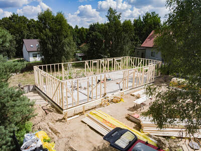 Budowa konstrukcji domu szkieletowego w miejscowości Wódka koło Łodzi